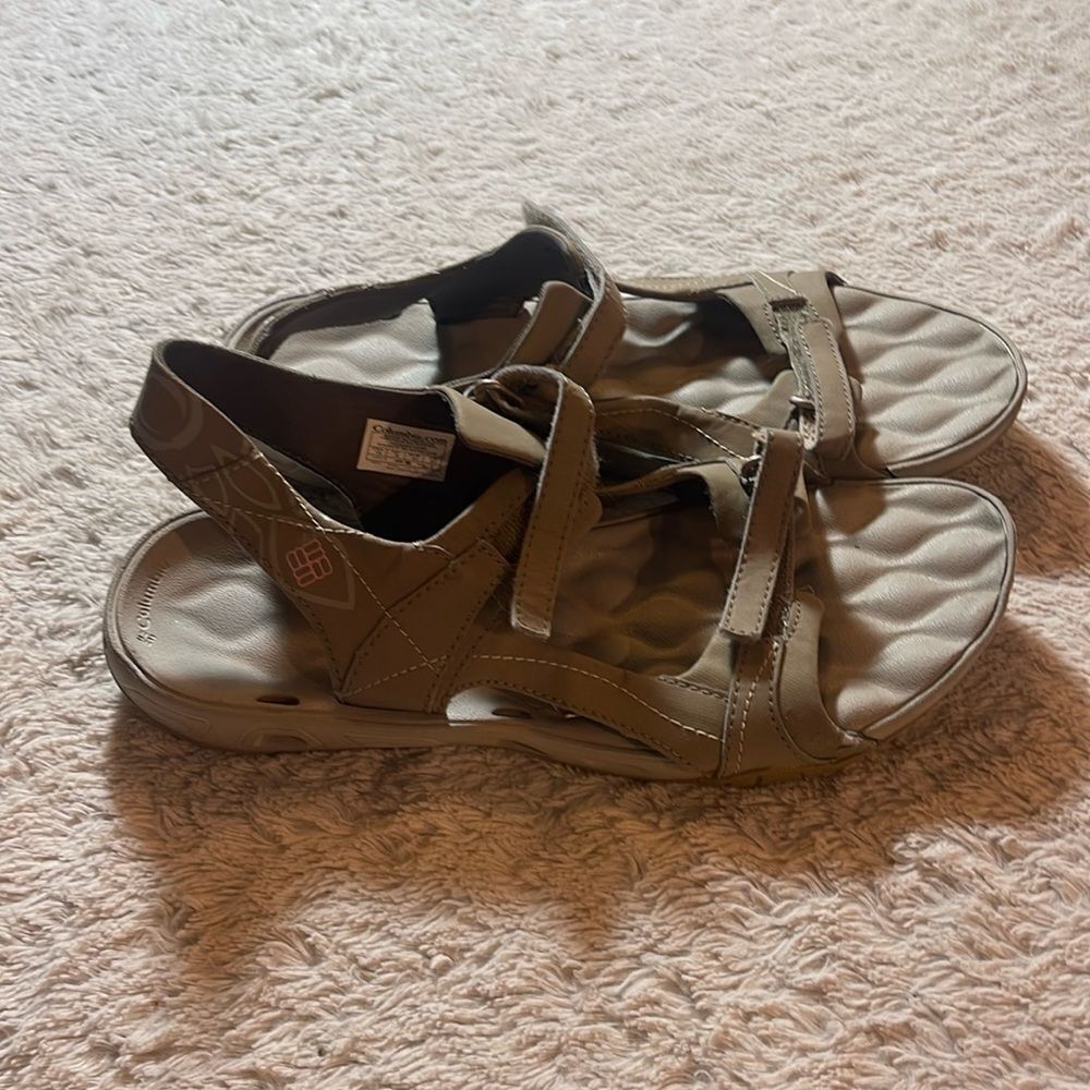 Columbia women’s outdoor tech light sandals, size 10